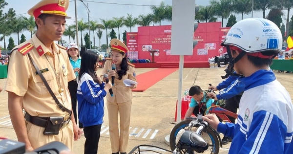 Báo Pháp luật Việt Nam tổ chức Đoàn caravan Tuyên truyền phổ biến pháp luật và An toàn giao thông tại Đắk Nông Báo Pháp luật Việt Nam tổ chức Đoàn caravan Tuyên truyền phổ biến pháp luật và An toàn giao thông tại Đắk Nông