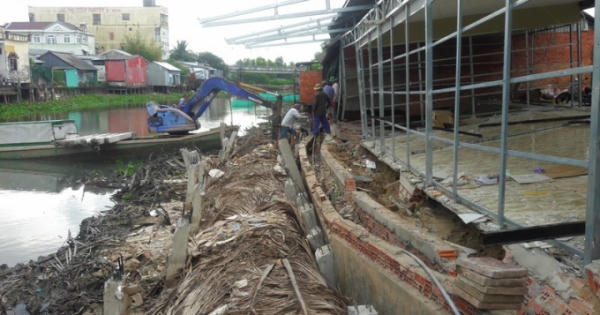 Báo động tình trạng sạt lở đất trong mùa khô tại Cà Mau