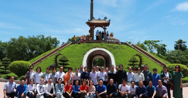 “Đền ơn đáp nghĩa” “Đền ơn đáp nghĩa”