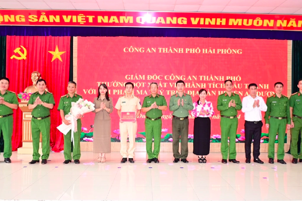 Bắt giữ đối tượng vận chuyển hơn 2.000 viên ma tuý tổng hợp ở Hải Phòng