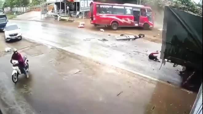 Kết quả kiểm định phương tiện trong vụ tai nạn khiến 10 người thương vong ở Tuyên Quang Kết quả kiểm định phương tiện trong vụ tai nạn khiến 10 người thương vong ở Tuyên Quang