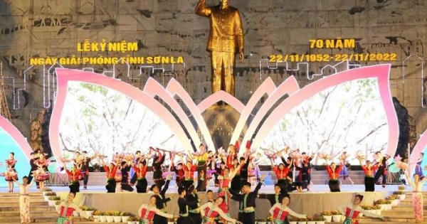 Tưng bừng kỷ niệm 70 năm Ngày giải phóng tỉnh Sơn La Tưng bừng kỷ niệm 70 năm Ngày giải phóng tỉnh Sơn La