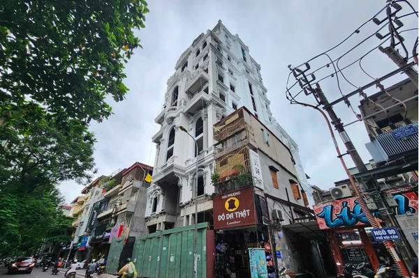 Phó Chủ tịch Hà Nội chỉ đạo kiểm tra xử lý "biệt thự khủng" xây sai phép tại phường Đội Cấn