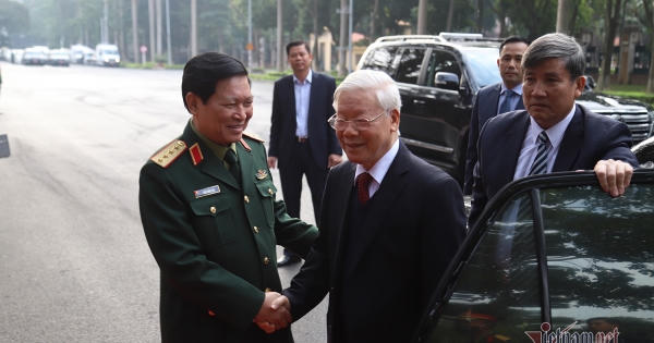 Những chức danh nào được sử dụng thường xuyên một xe ô tô trong thời gian công tác, không quy định mức giá