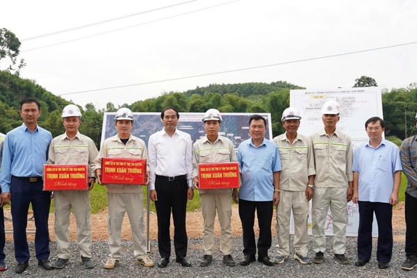 Thái Nguyên: Phấn đấu hoàn thành kế hoạch Dự án đường Hồ Chí Minh đoạn Chợ Chu - Ngã ba Trung Sơn Thái Nguyên: Phấn đấu hoàn thành kế hoạch Dự án đường Hồ Chí Minh đoạn Chợ Chu - Ngã ba Trung Sơn