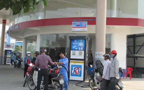 Xăng tăng giá 306 đồng từ 15h chiều nay