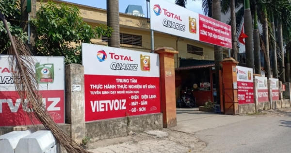 Báo cáo hay nhưng UBND phường Mỹ Đình 1 vẫn để lộ loạt gara ô tô, quán ăn...trên đất trường học