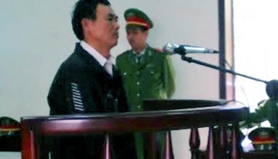 Bố đẻ chém chết con ruột, phi tang xác xuống mương Bố đẻ chém chết con ruột, phi tang xác xuống mương