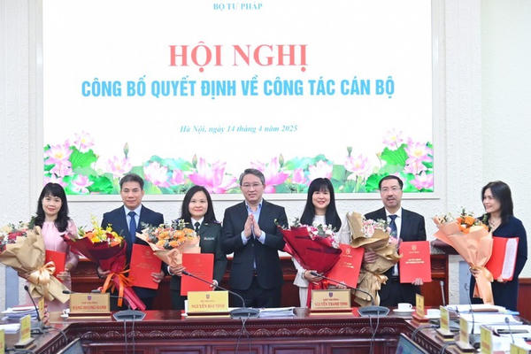 Bộ Tư pháp công bố các quyết định điều động, bổ nhiệm lãnh đạo một số đơn vị