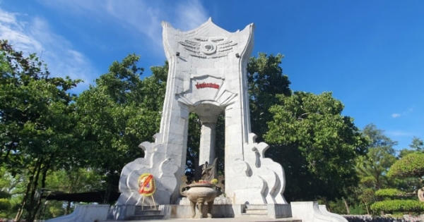 Photo: Tháng 7 đến viếng thăm những “Huyền thoại Trường Sơn” Photo: Tháng 7 đến viếng thăm những “Huyền thoại Trường Sơn”