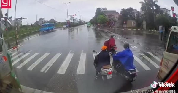 [Clip]: Xảy ra mâu thuẫn, các tài xế chọn cách giải quyết kém văn minh