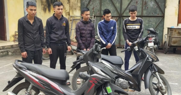 Thanh Hóa: Bắt nhóm đối tượng sử dụng súng, dao kiếm đuổi chém nhau trên đường