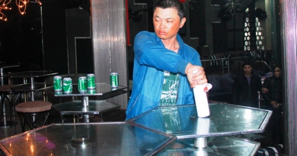 Va chạm ở vũ trường, cầm chai bia đâm nạn nhân tử vong