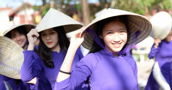 Nét duyên dáng của nữ sinh trường Đồng Khánh