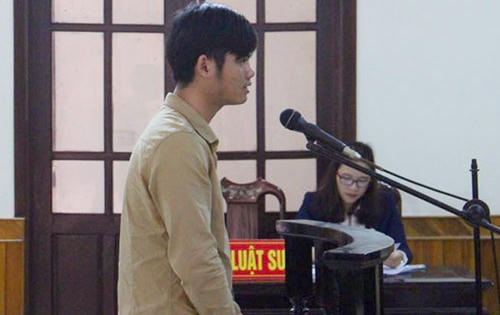 Nam thanh niên liên tục quay 'cảnh nóng' với người yêu nhí