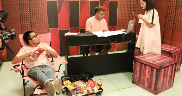 Sau "Người yêu tôi không có gì để mặc", Lộn xộn band gây choáng khi hỏi "Nổi tiếng dễ không?" Sau "Người yêu tôi không có gì để mặc", Lộn xộn band gây choáng khi hỏi "Nổi tiếng dễ không?"