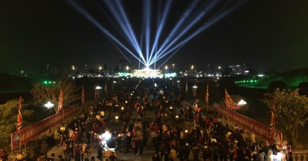 Video: Dòng người chật kín tại lễ khai hội đền Trần tỉnh Thái Bình