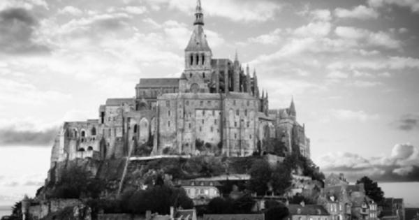 Tòa lâu đài bí ẩn giữa đại dương - nơi quay “chúa tể của những chiếc nhẫn” Tòa lâu đài bí ẩn giữa đại dương - nơi quay “chúa tể của những chiếc nhẫn”