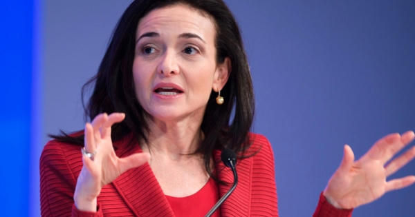 Vụ rò rỉ dữ liệu và tin tức giả mạo cuối cùng cũng đã giáng một cú tát đau vào doanh thu của công ty