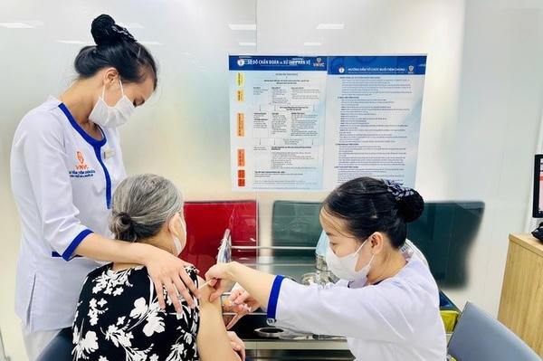 Tăng cường giám sát, chống lây lan cúm mùa tại trường học, khu công nghiệp