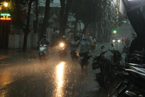 Không bật đèn xe máy khi trời mưa tối có thể bị xử phạt như thế nào?