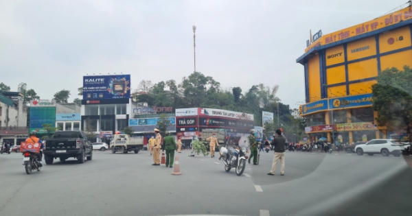 Ô tô kéo lê xe máy khoảng 20m, 1 người phụ nữ ở Lào Cai tử vong