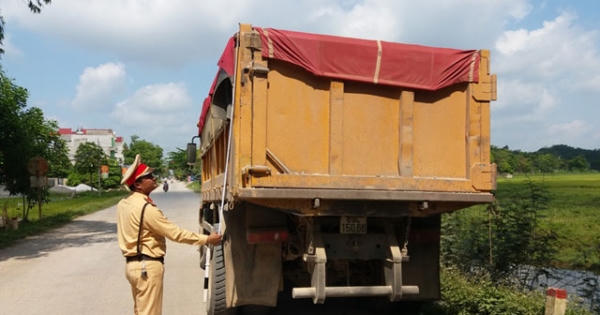 Tỉnh Bắc Giang giám sát, quản lý chặt chẽ hoạt động xe quá tải trên các tuyến đê