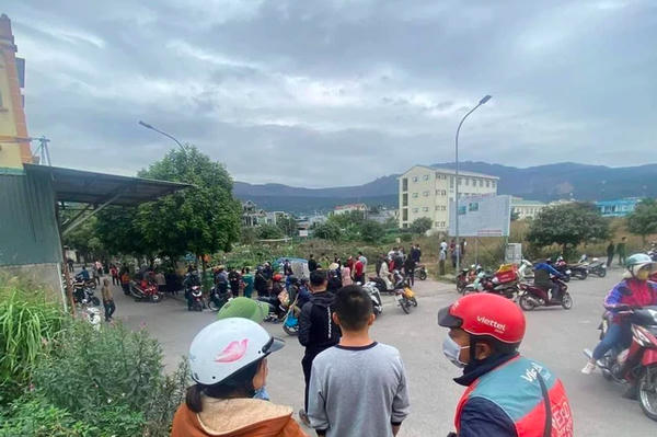 Quảng Ninh: Một người đàn ông đổ xăng tự thiêu ở bãi đất trống