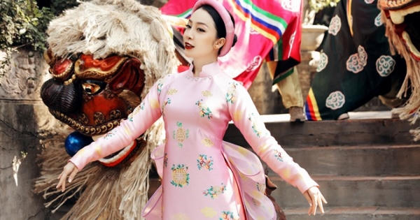 NTK La Sen Vũ đem hoạ tiết trâu vàng lên áo dài trong BST "Kim Sắc Niên Hoa",