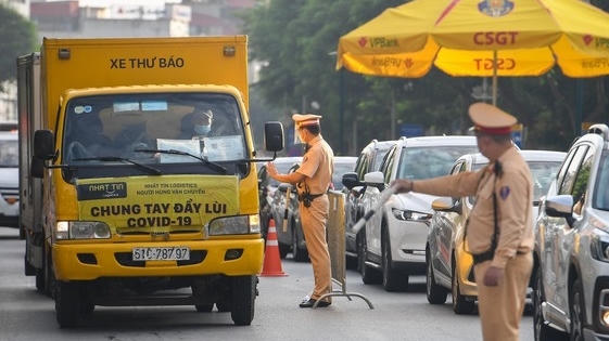 Doanh nghiệp lúng túng xin Giấy đi đường mới, Công an Hà Nội 'lên tiếng' gỡ khó
