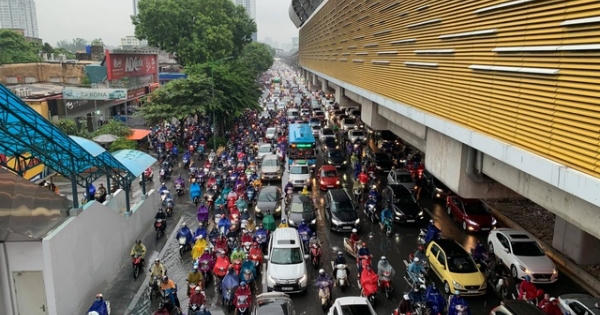 Đoạn đường dài 1km “cõng” đến 7 trường đại học, cao đẳng ở Hà Nội