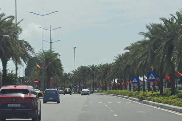 Cờ hoa rợp trời, Quảng Ninh tưng bừng khí thế trước thềm Đại hội XVI Đảng bộ tỉnh
