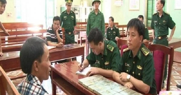 Lạng Sơn: Bị bắt khi đang vận chuyển 14 bánh heroin