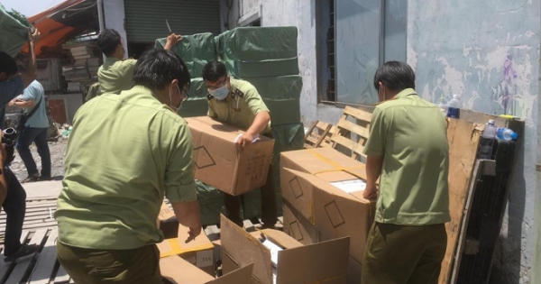 TP HCM: Kiểm tra kho hàng, phát hiện 80.000 khẩu trang nhập lậu từ Trung Quốc