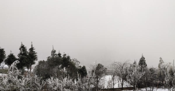 Chùm ảnh: Y Tý phủ một màu trắng xoá bởi băng tuyết Chùm ảnh: Y Tý phủ một màu trắng xoá bởi băng tuyết