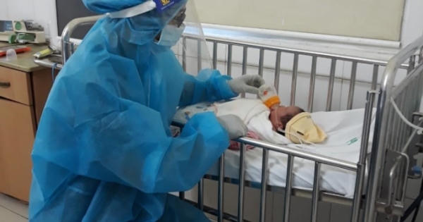 Ca mổ đẻ đặc biệt, đón bé gái chào đời tại phòng mổ dã chiến Ca mổ đẻ đặc biệt, đón bé gái chào đời tại phòng mổ dã chiến