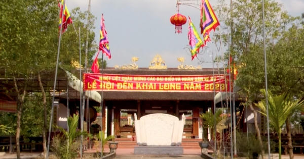 Đầu xuân tham dự lễ hội đền cổ Khai Long Đầu xuân tham dự lễ hội đền cổ Khai Long