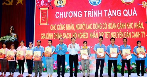 Phó Thủ tướng Vương Đình Huệ tham dự chương trình Tết vì người nghèo
