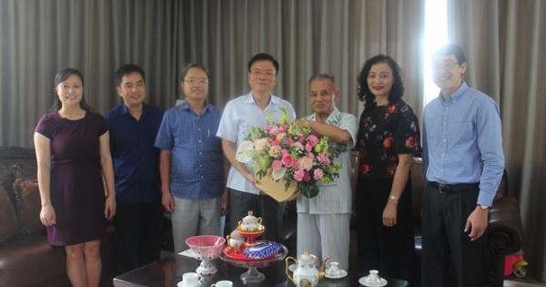 Bộ trưởng Tư pháp Lê Thành Long thăm hỏi và tri ân các thế hệ lãnh đạo