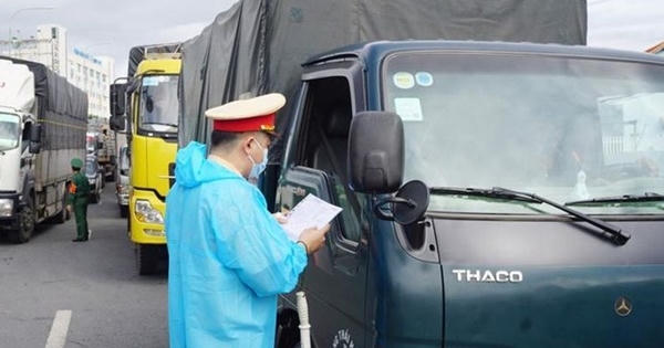 Gia tăng tài xế vi phạm sử dụng "luồng xanh": Tổng cục Đường bộ ra yêu cầu khẩn