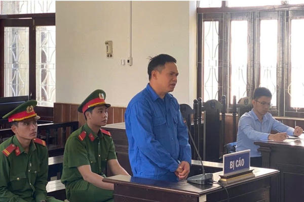 Kon Tum: 10 năm tù cho cán bộ ngân hàng “rút ruột” gần 1 tỷ của khách hàng chơi chứng khoán