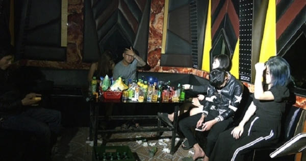 Hải Dương: Bất chấp lệnh cấm, quán karaoke vẫn mở cửa đón 13 "thượng đế"