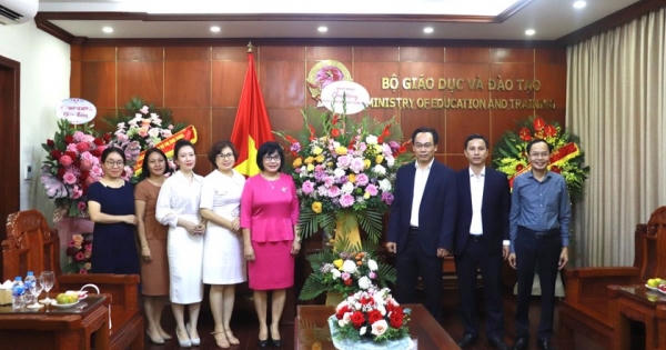 Thứ trưởng Đặng Hoàng Oanh chúc mừng Bộ Giáo dục và Đào tạo nhân ngày 20/11 Thứ trưởng Đặng Hoàng Oanh chúc mừng Bộ Giáo dục và Đào tạo nhân ngày 20/11