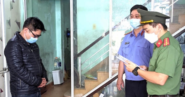 Hai giám đốc bị bắt vì giúp “chuyên gia” nhập cảnh trái phép Hai giám đốc bị bắt vì giúp “chuyên gia” nhập cảnh trái phép