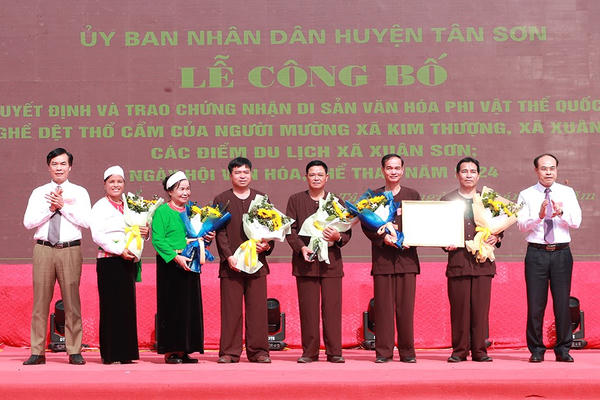 Phú Thọ: Nghề dệt thổ cẩm người Mường được công nhận Di sản văn hóa phi vật thể quốc gia