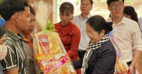 TP Hồ Chí Minh nghiêm cấm cán bộ tặng quà Tết cho cấp trên trong dịp Tết TP Hồ Chí Minh nghiêm cấm cán bộ tặng quà Tết cho cấp trên trong dịp Tết