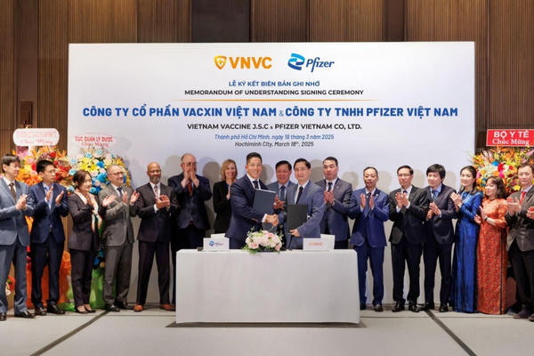 VNVC và Pfizer ký kết hợp tác chia sẻ kiến thức sản xuất vắc xin tại Việt Nam