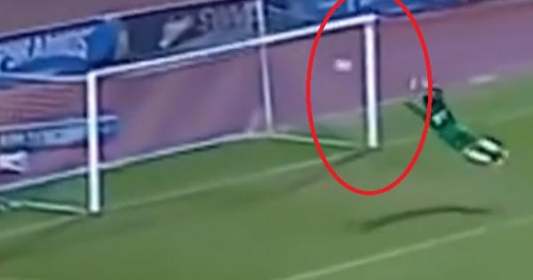 [Clip]: Phấn khích với pha bay người cứu thua của thủ môn Mahmoud Gad