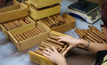 Tiêu dùng 72h: Sau vụ thu giữ 1.200 điếu Cigar trên phố Bà Triệu, chế tài xử lý ra sao? Tiêu dùng 72h: Sau vụ thu giữ 1.200 điếu Cigar trên phố Bà Triệu, chế tài xử lý ra sao?