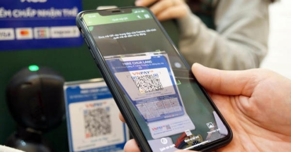 Nhà băng vẫn “dài cổ” chờ giảm phí